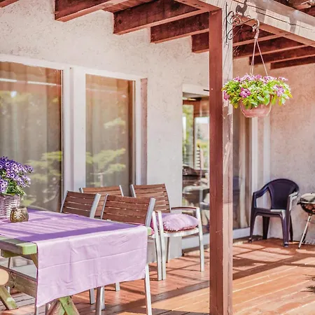 Lovely In With Kitchen Nyaraló *